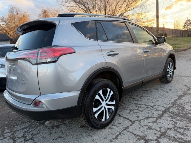 Toyota RAV4 LE AWD 2018