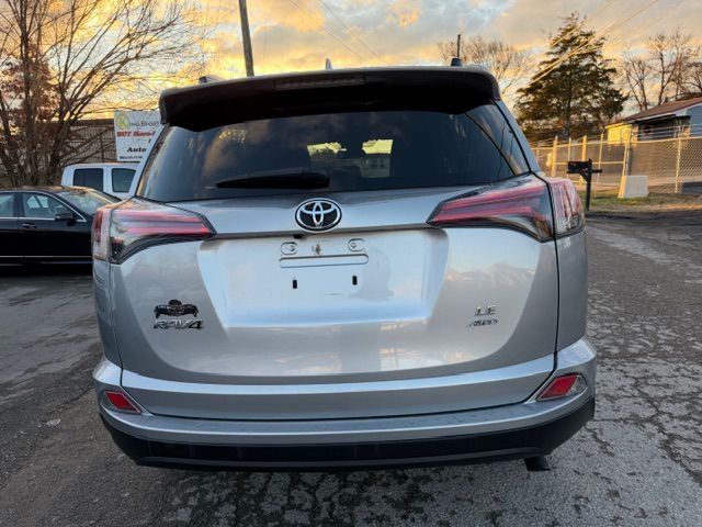 Toyota RAV4 LE AWD 2018