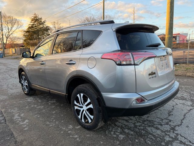 Toyota RAV4 LE AWD 2018