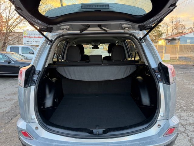 Toyota RAV4 LE AWD 2018