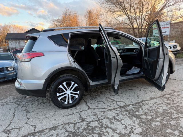 Toyota RAV4 LE AWD 2018