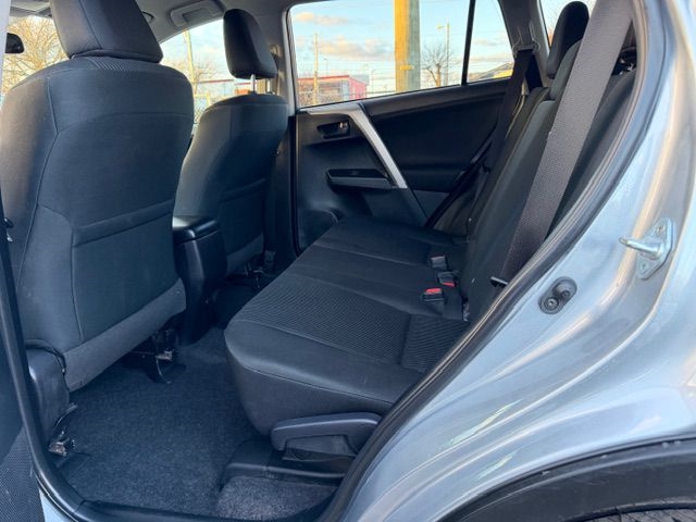 Toyota RAV4 LE AWD 2018