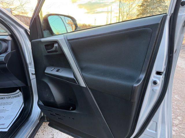 Toyota RAV4 LE AWD 2018