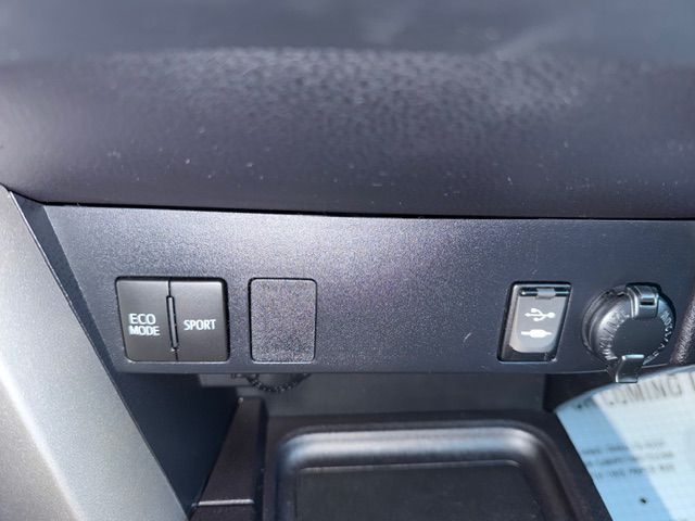 Toyota RAV4 LE AWD 2018