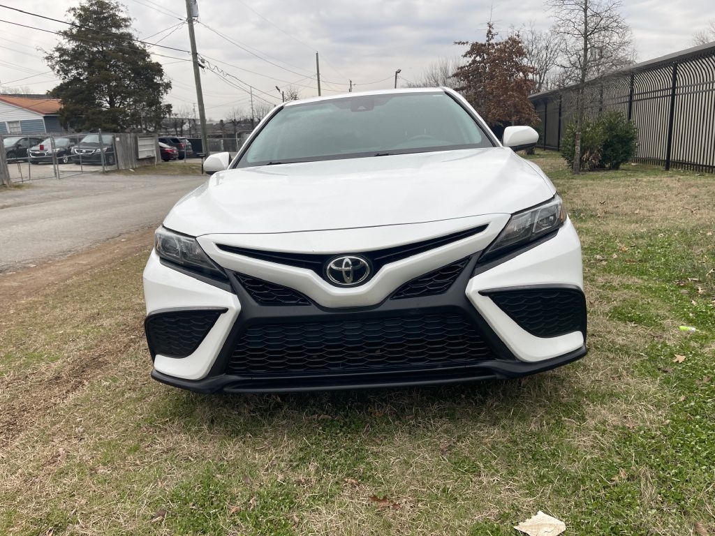 Toyota Camry SE 2021