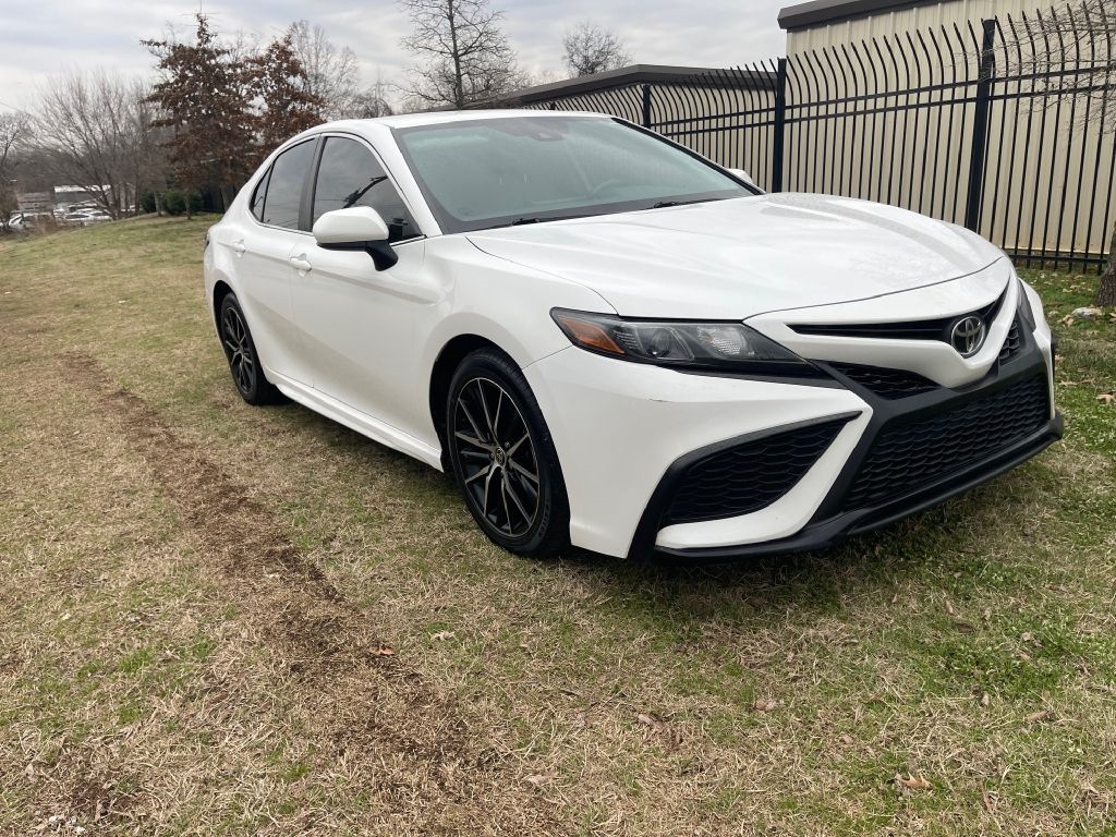 Toyota Camry SE 2021