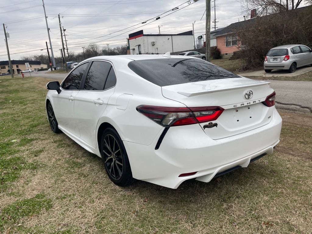 Toyota Camry SE 2021