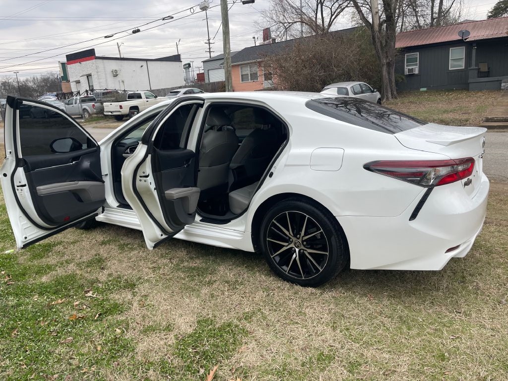 Toyota Camry SE 2021