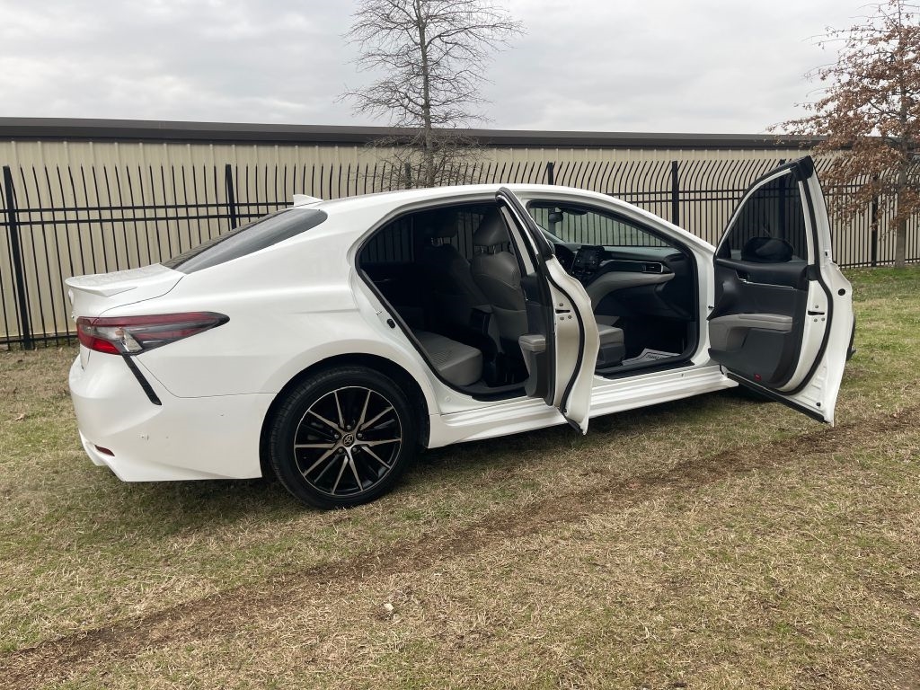 Toyota Camry SE 2021