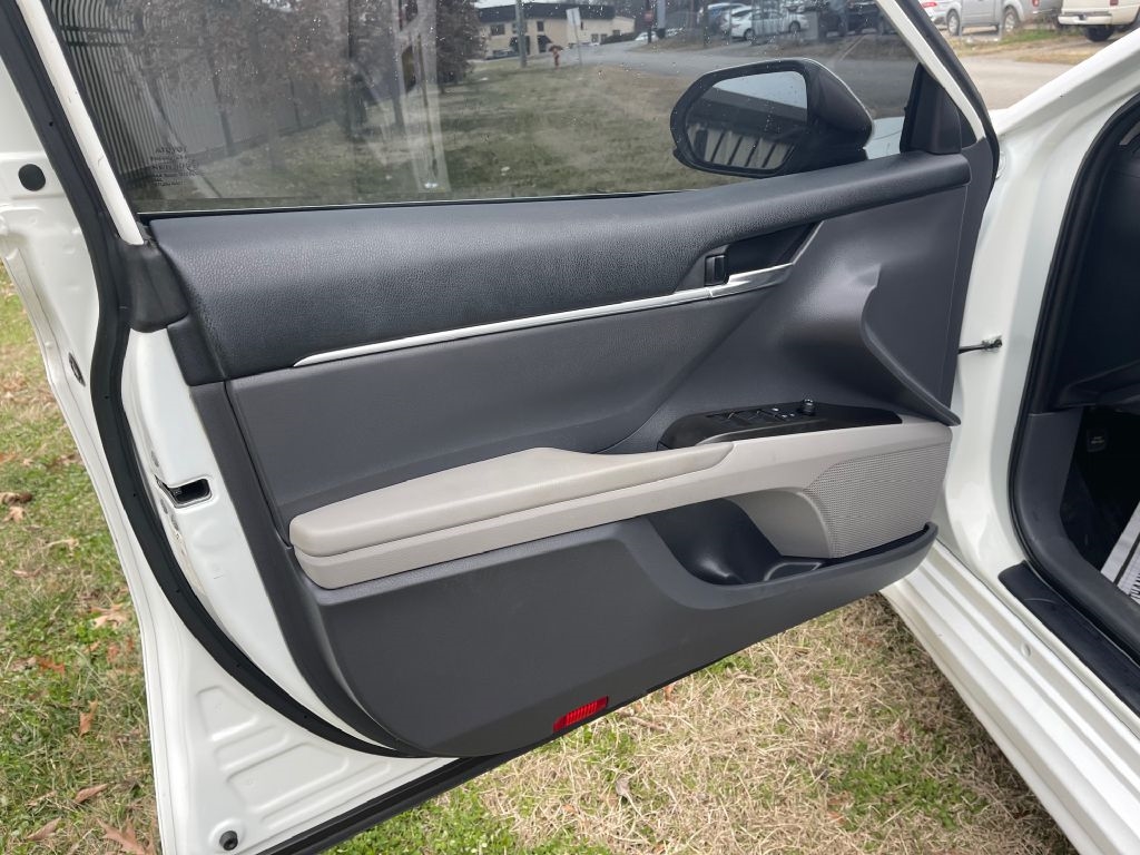 Toyota Camry SE 2021