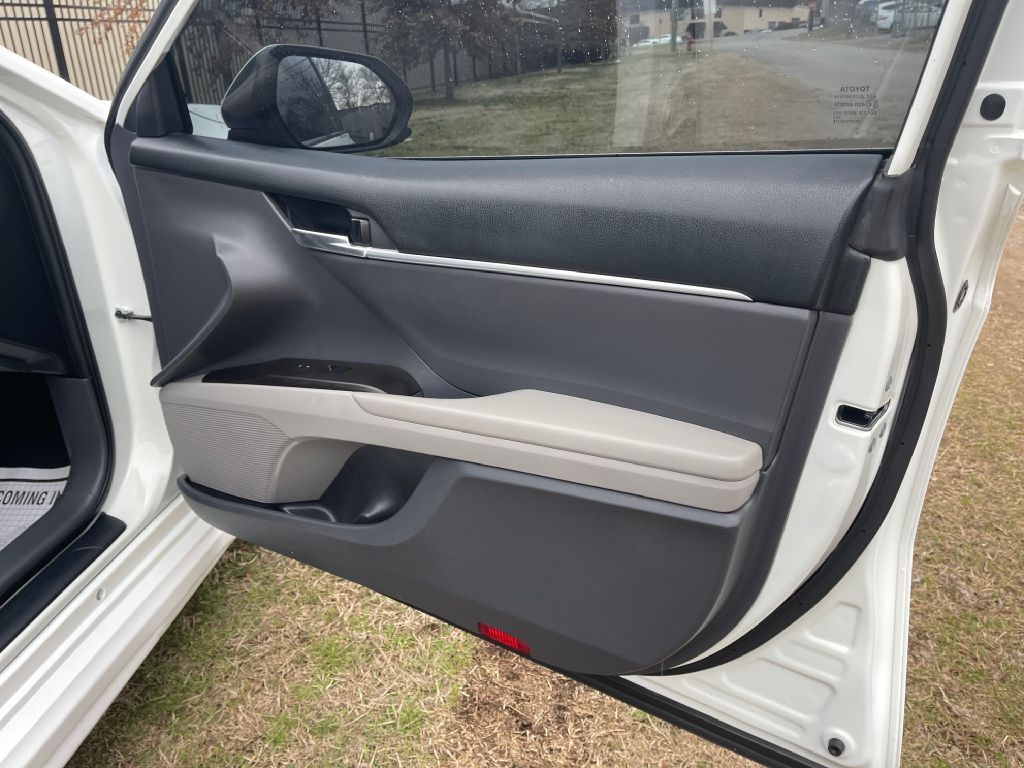 Toyota Camry SE 2021