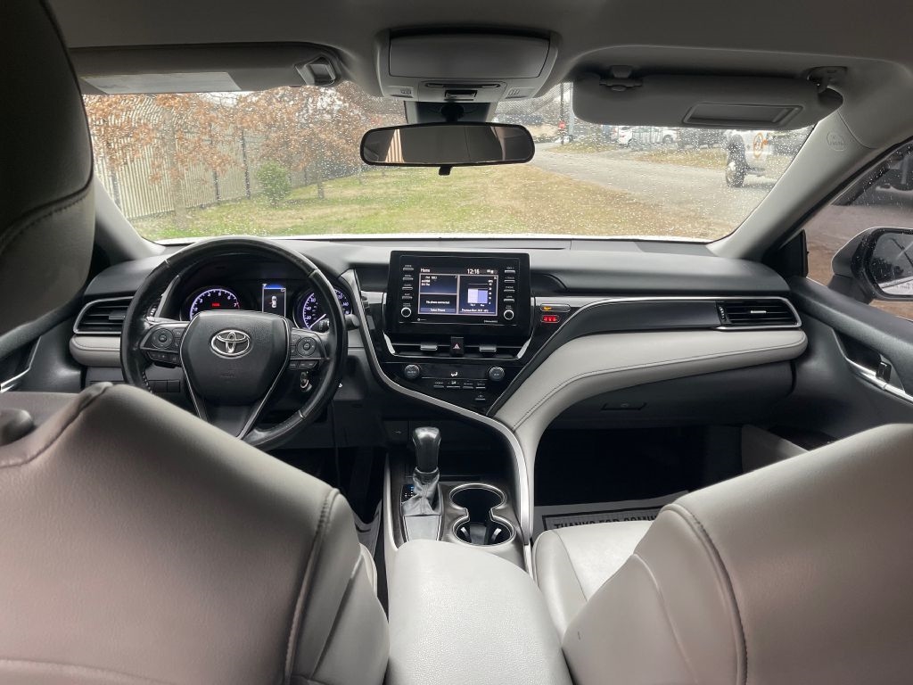 Toyota Camry SE 2021