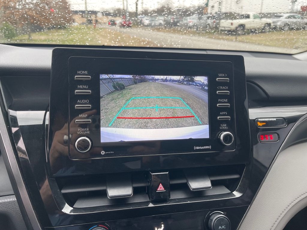 Toyota Camry SE 2021