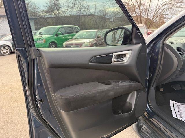 Nissan Pathfinder S 2WD 2013