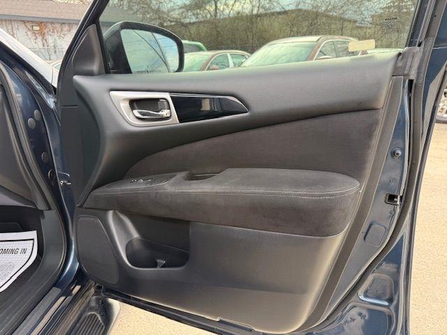 Nissan Pathfinder S 2WD 2013