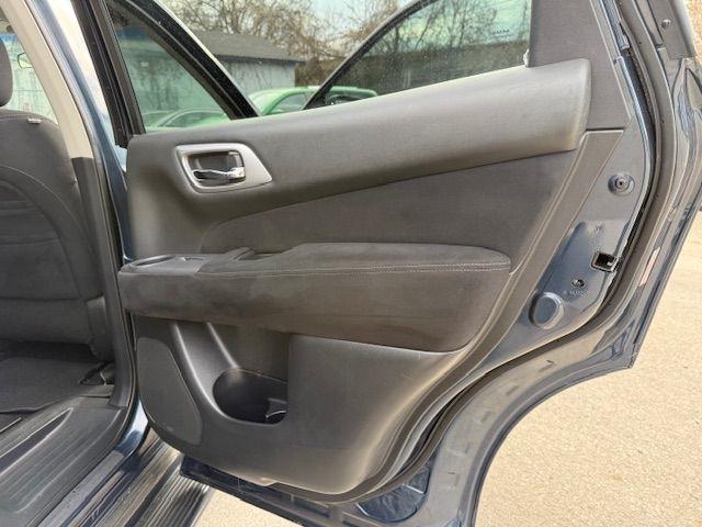 Nissan Pathfinder S 2WD 2013