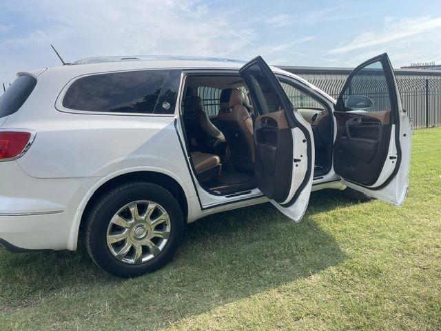 Buick Enclave FWD 4dr Leather 2017