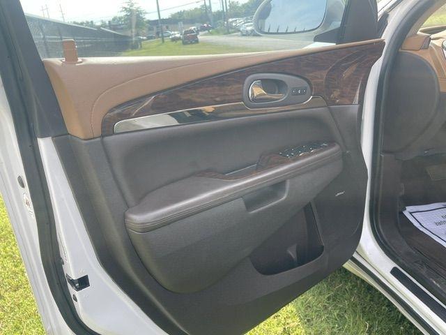 Buick Enclave FWD 4dr Leather 2017