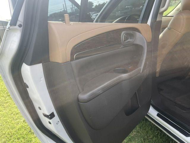 Buick Enclave FWD 4dr Leather 2017