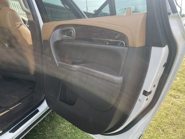 Buick Enclave FWD 4dr Leather 2017