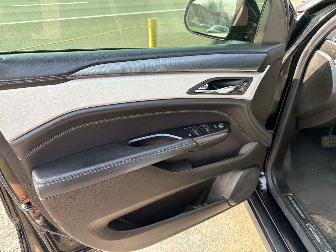 Cadillac SRX FWD 4dr Base 2016