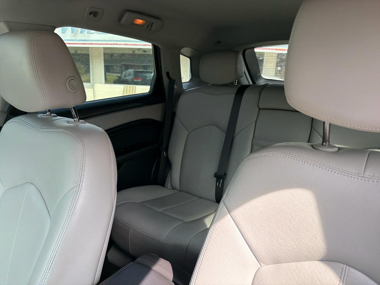 Cadillac SRX FWD 4dr Base 2016