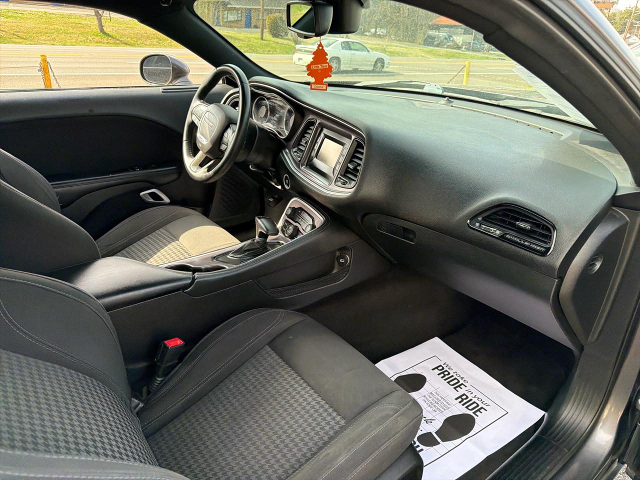 Dodge Challenger 2dr Cpe SXT 2016