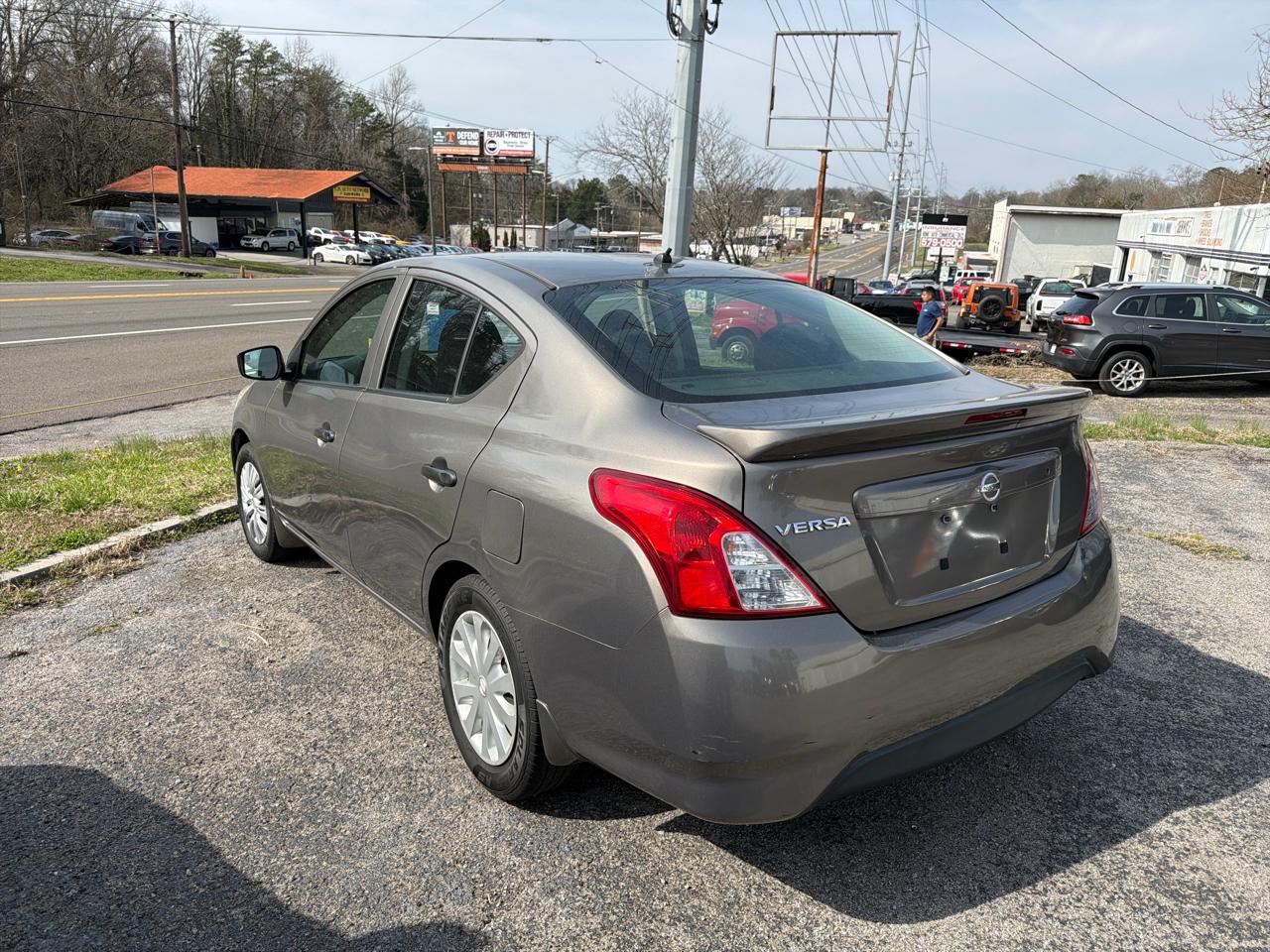 Nissan Versa 4dr Sdn CVT 1.6 S Plus 2016