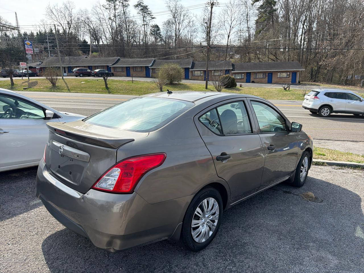 Nissan Versa 4dr Sdn CVT 1.6 S Plus 2016