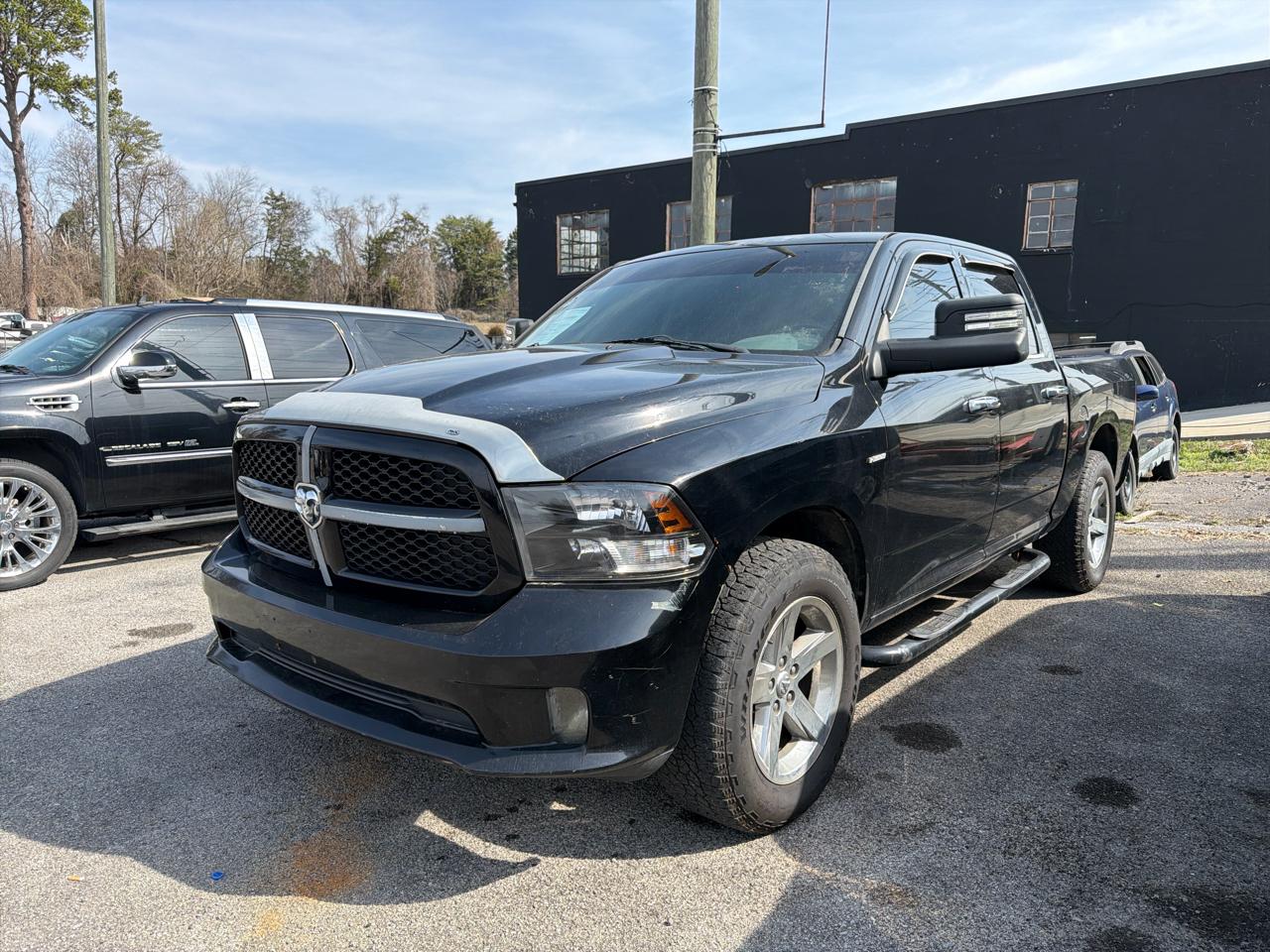 RAM 1500 4WD Crew Cab 140.5" Express 2013