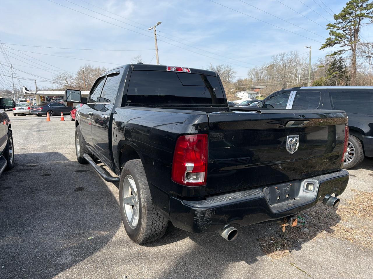 RAM 1500 4WD Crew Cab 140.5" Express 2013