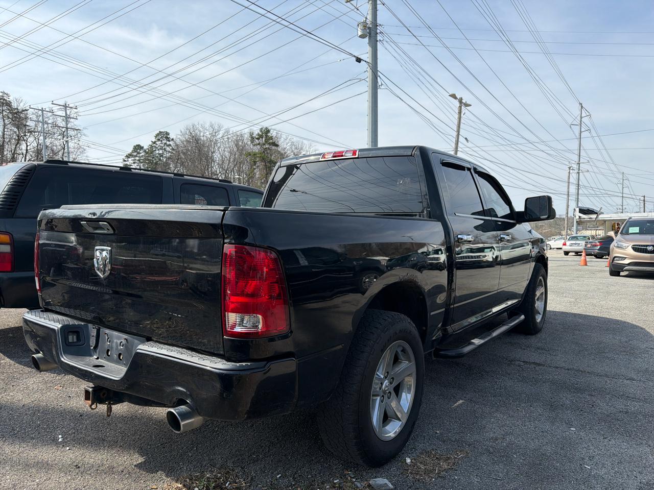 RAM 1500 4WD Crew Cab 140.5" Express 2013