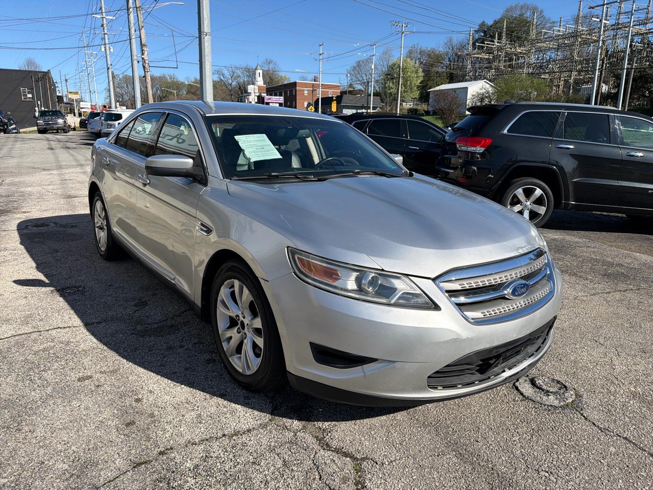 Ford Taurus 4dr Sdn SEL AWD 2010