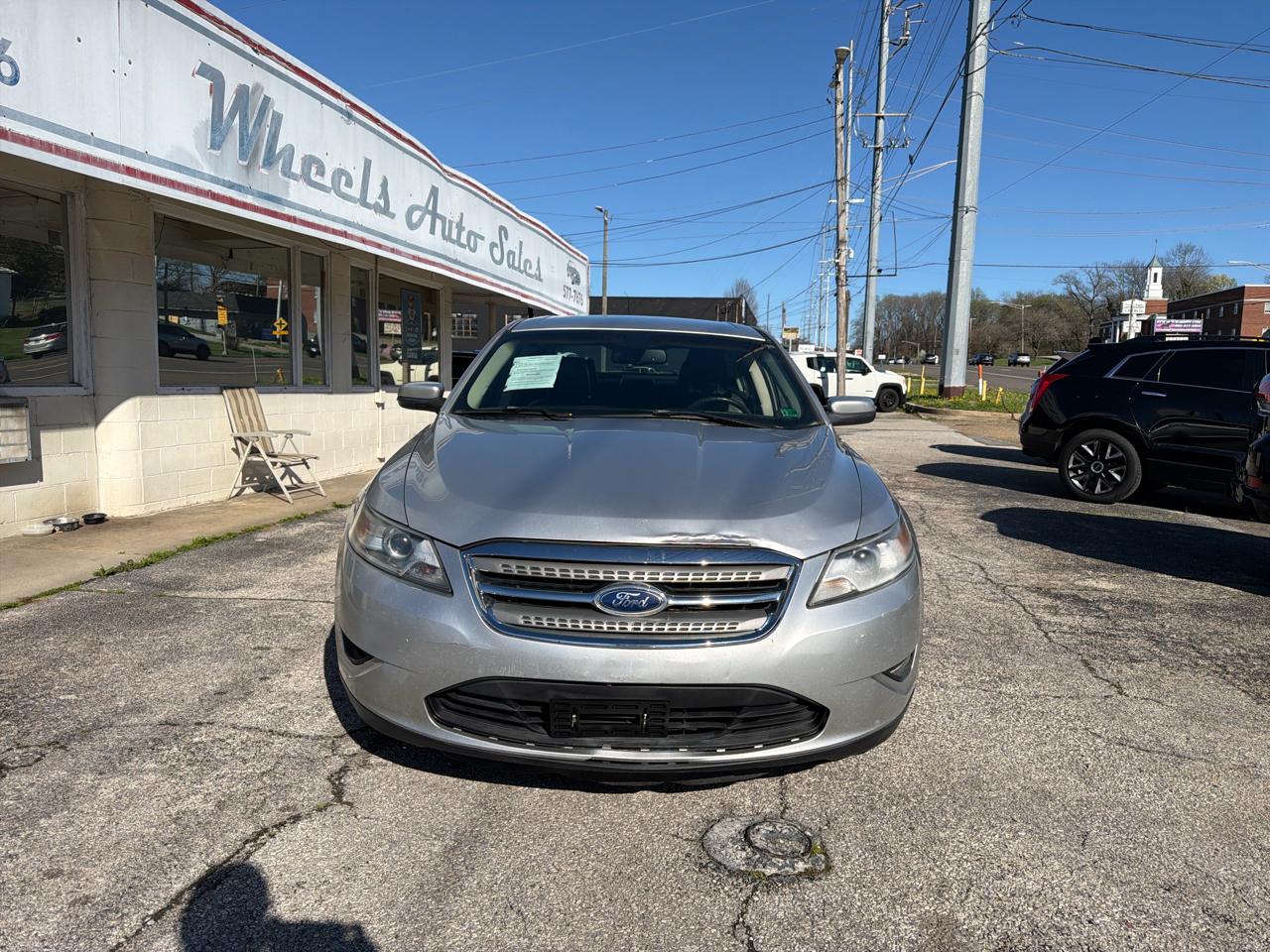 Ford Taurus 4dr Sdn SEL AWD 2010