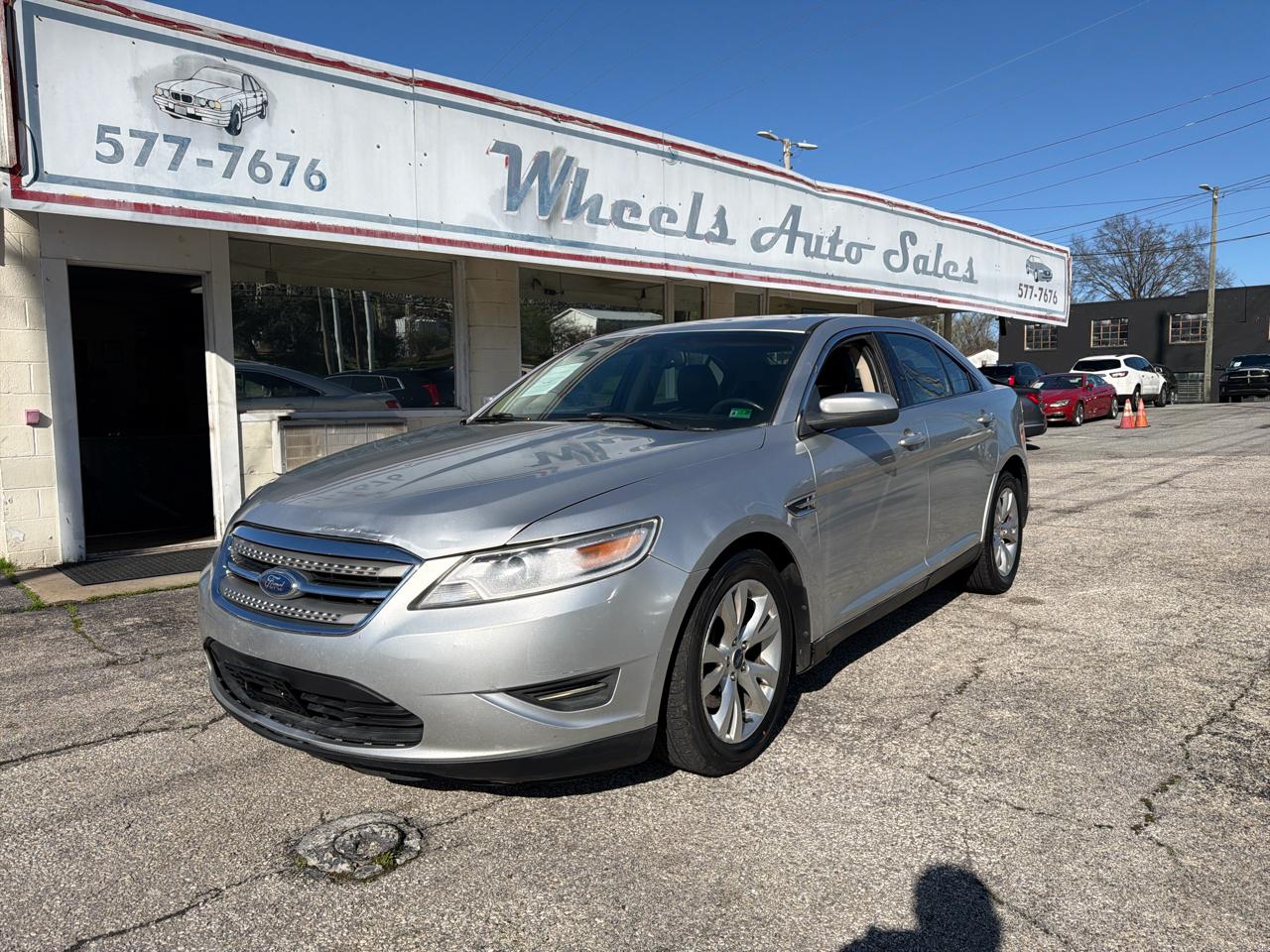 Ford Taurus 4dr Sdn SEL AWD 2010