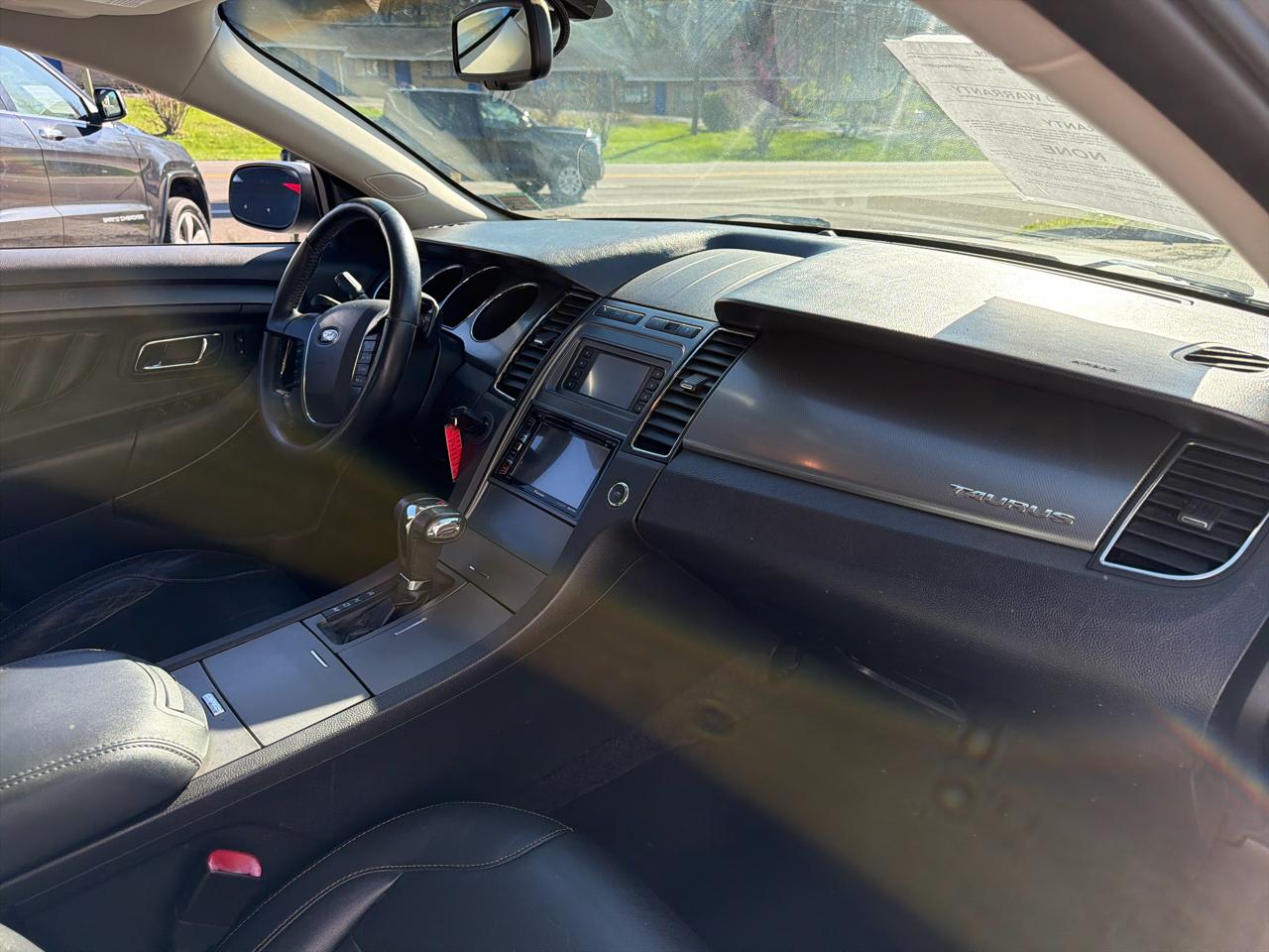 Ford Taurus 4dr Sdn SEL AWD 2010