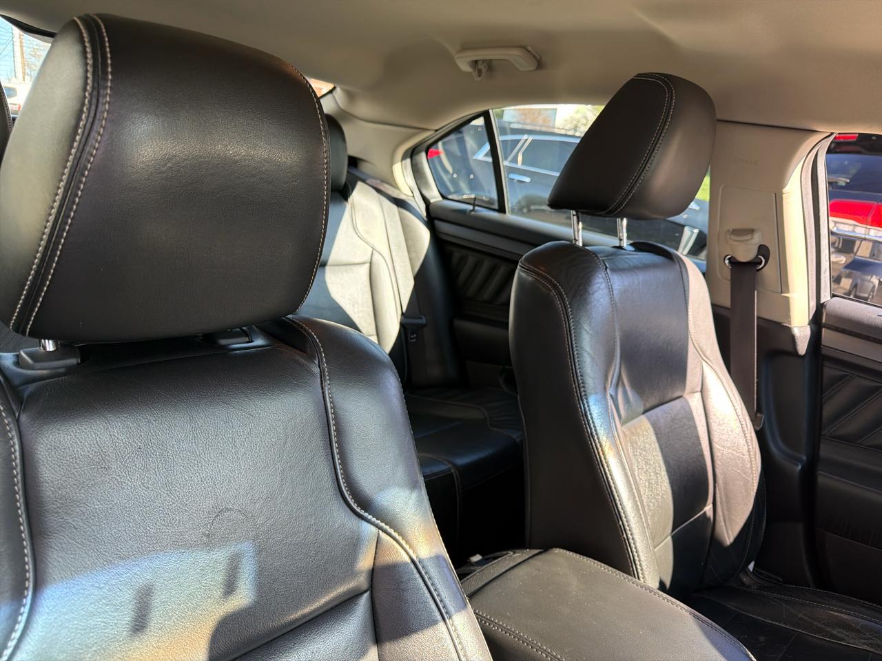 Ford Taurus 4dr Sdn SEL AWD 2010