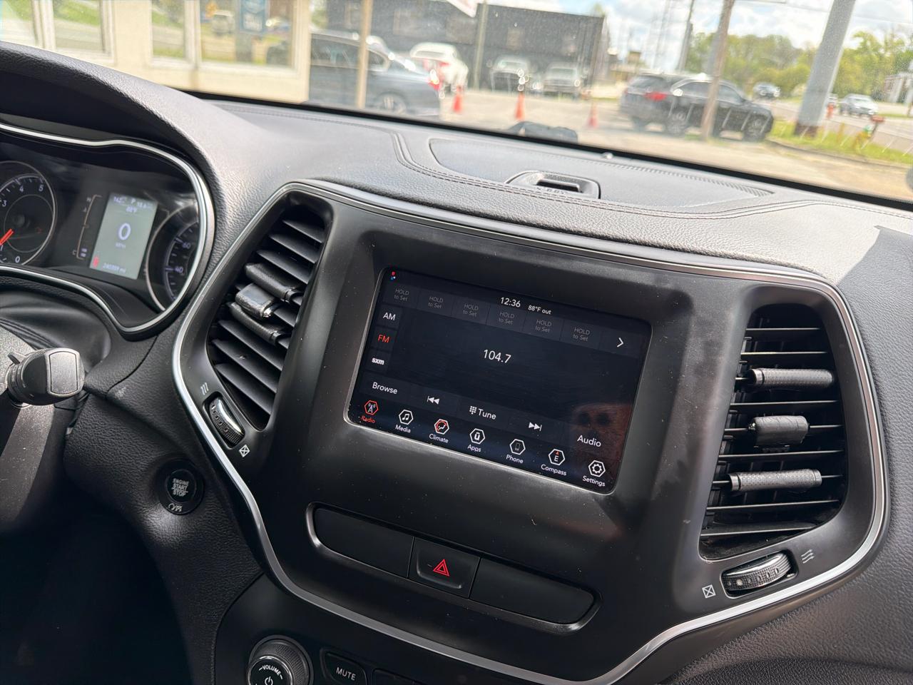 Jeep Cherokee Latitude Plus FWD 2019