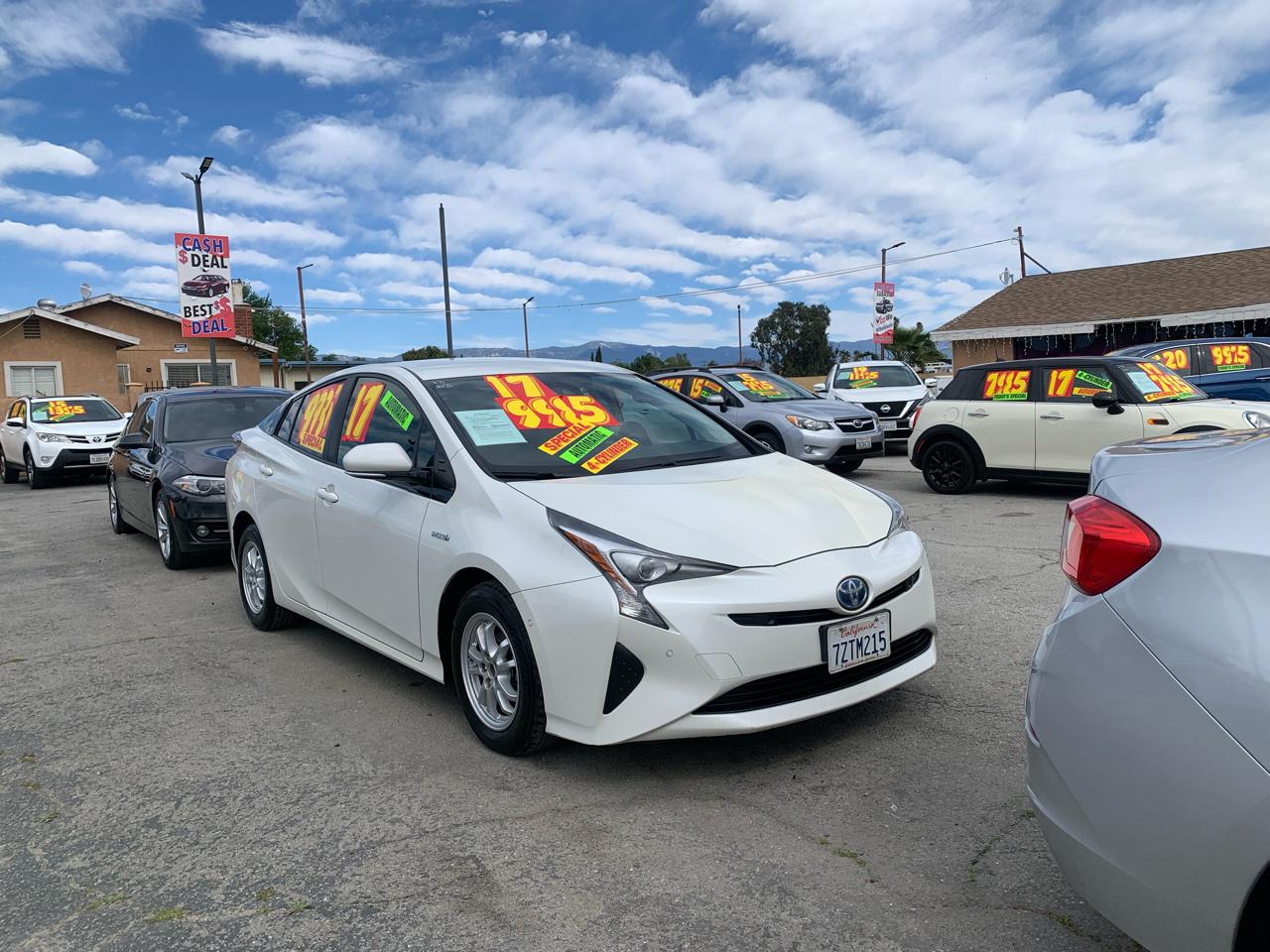 2017 Toyota Prius Three Touring (Natl)
