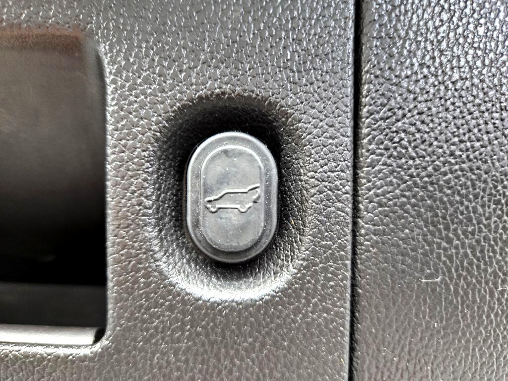 2017 Gmc Yukon SLT photo 33