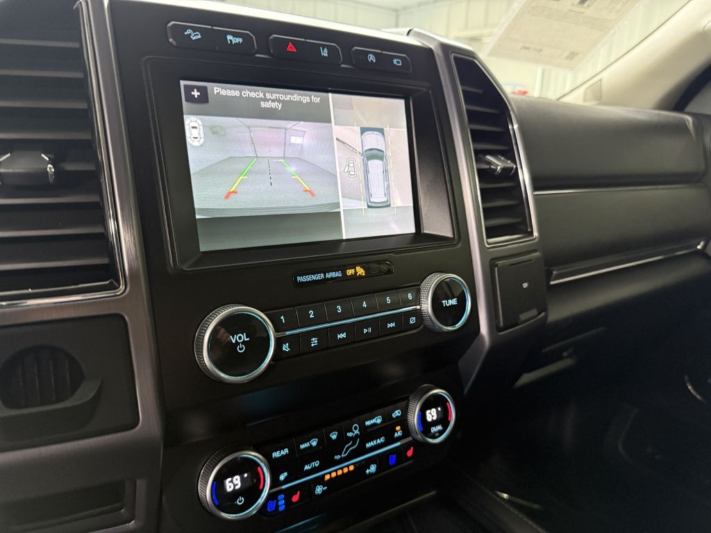 2019 Ford Expedition Platinum photo 19