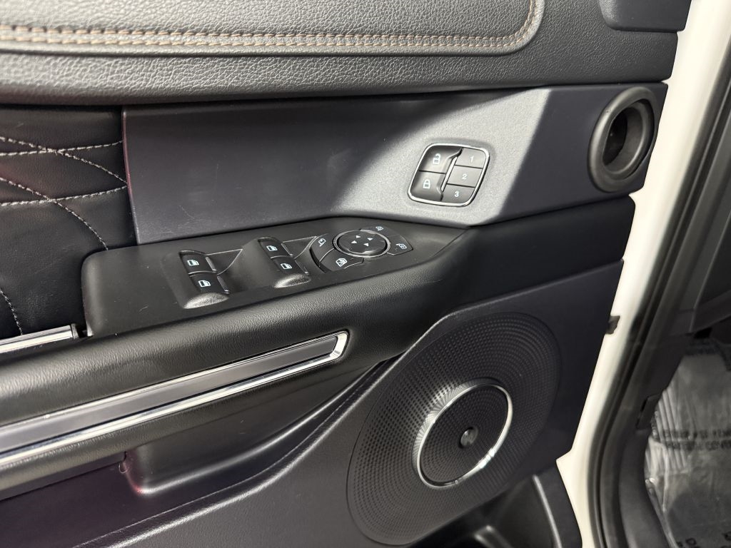 2019 Ford Expedition Platinum photo 21
