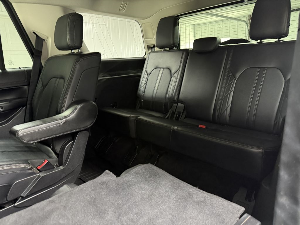 2019 Ford Expedition Platinum photo 24