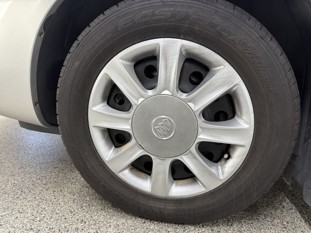 2005 Buick LaCrosse CX photo 23