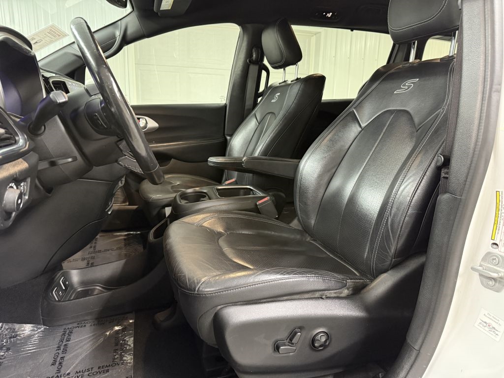 2019 Chrysler Pacifica Touring Plus photo 7