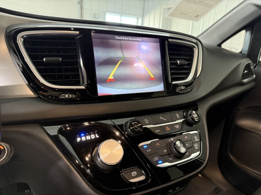 2019 Chrysler Pacifica Touring Plus photo 14