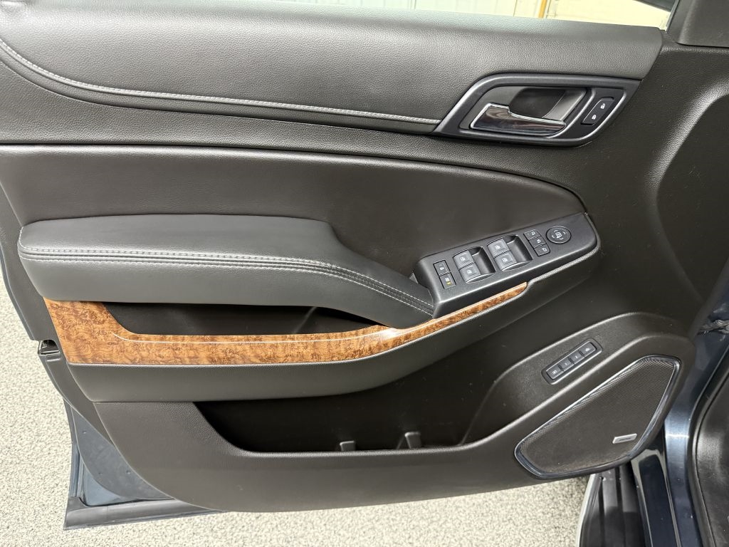 Chevrolet Suburban 4WD 4dr 1500 Premier 2019