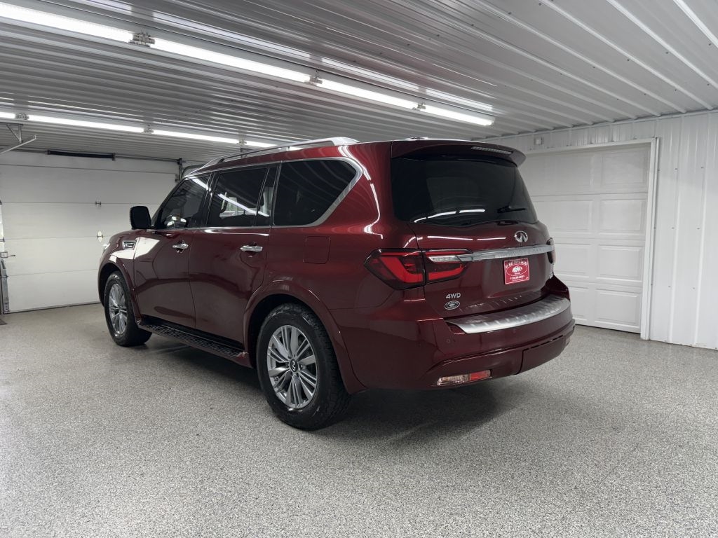 2021 Infiniti QX80 Luxe photo 4