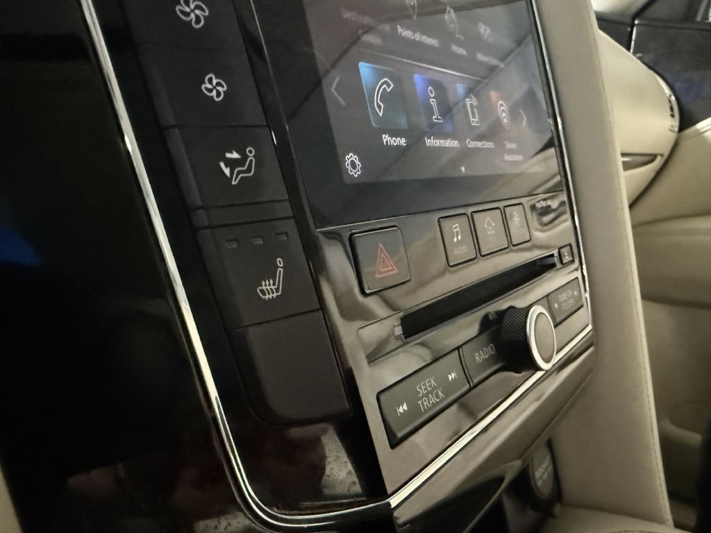 2021 Infiniti QX80 Luxe photo 19