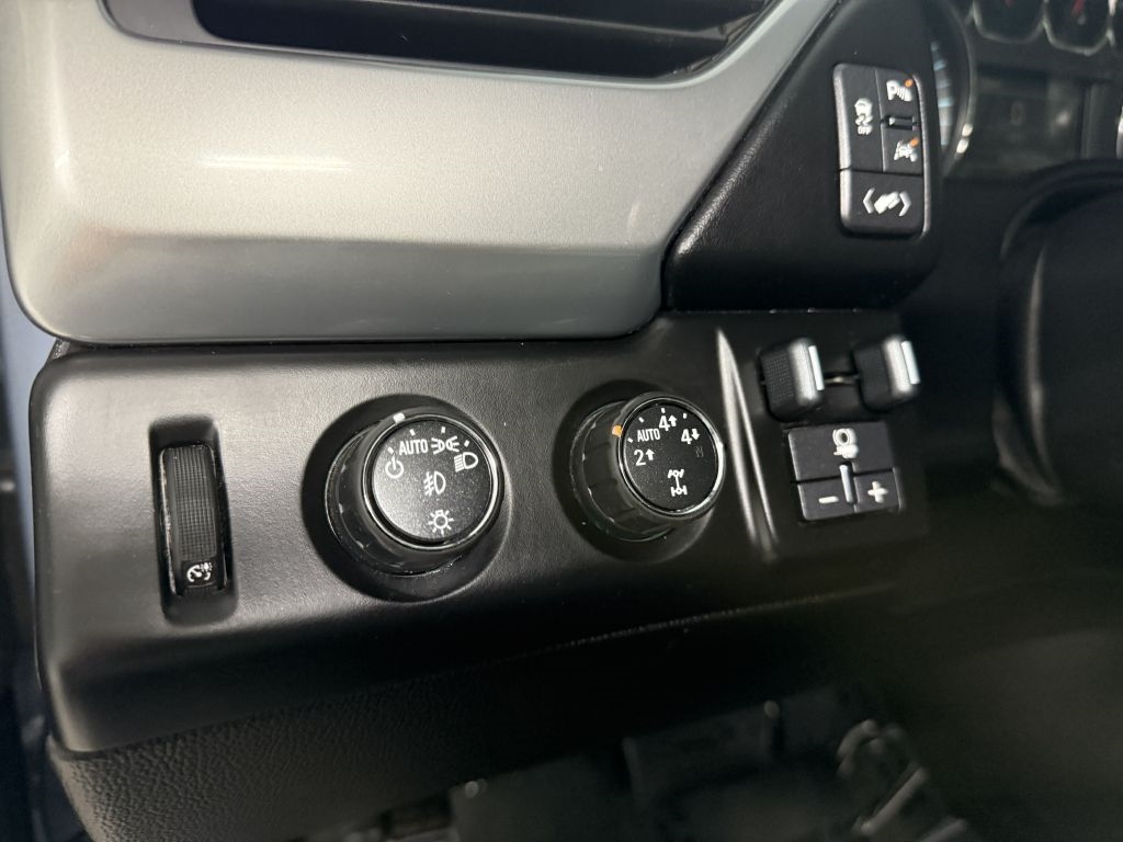 Chevrolet Suburban 4WD 4dr 1500 LTZ 2016